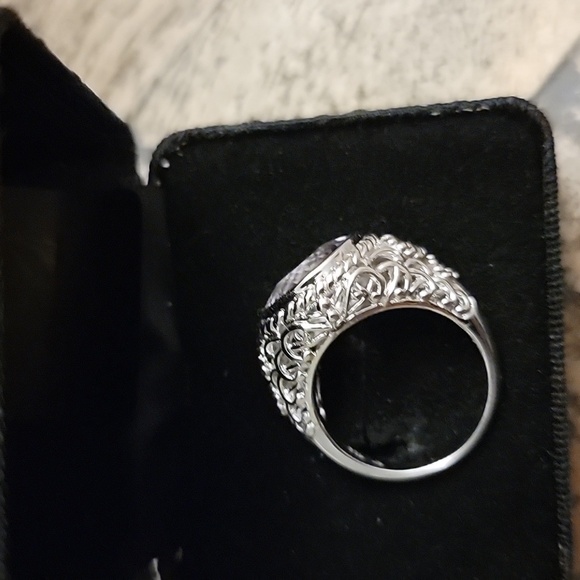 Victoria Wieck ring - Picture 6 of 8